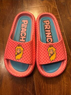 Women’s Pink Princess Slide Sandals with Blue Insole Sz 8